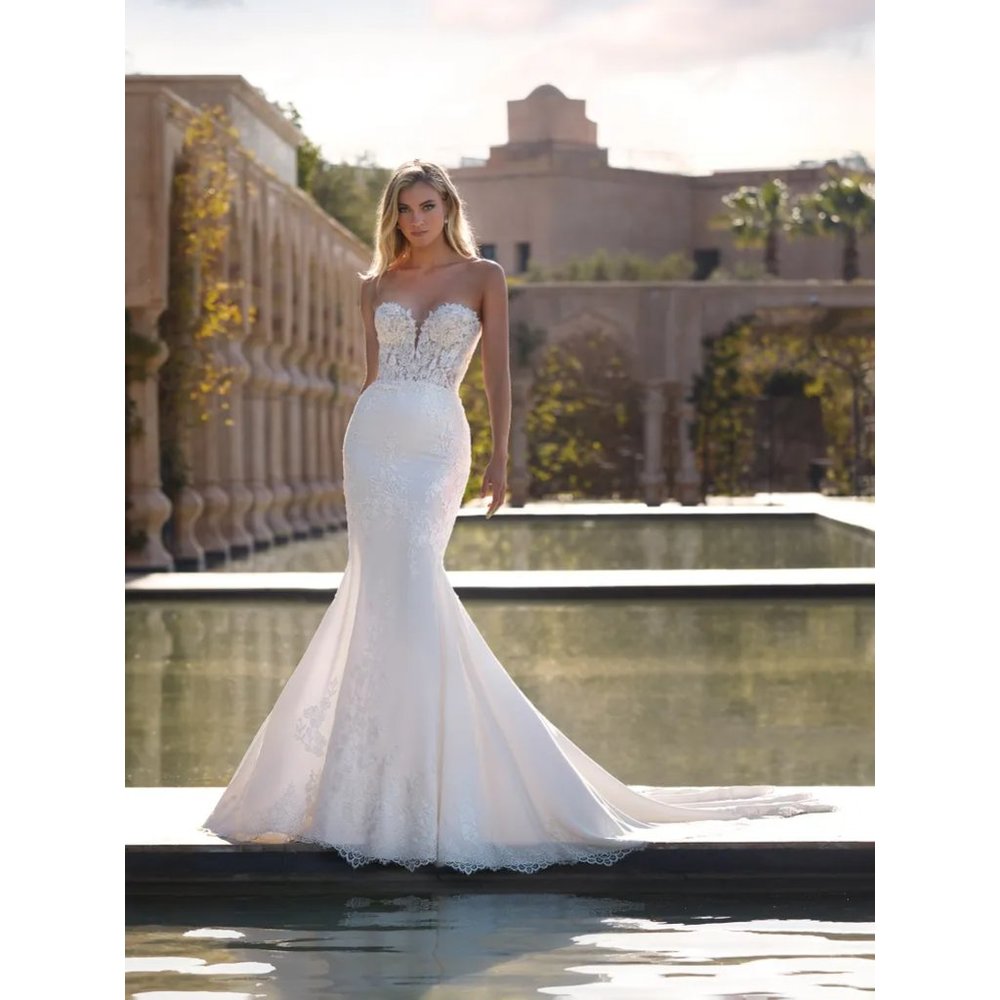 Pronovias KODIAK Sleeveless Mermaid-Cut Wedding Dress With A V-Neck Size 10